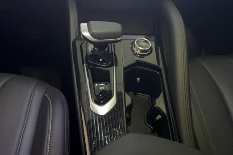 Used Geely Auto Monjaro L 2024 2.0TD DCT EVO Two-Wheel Drive Long-Range Version Gear Lever