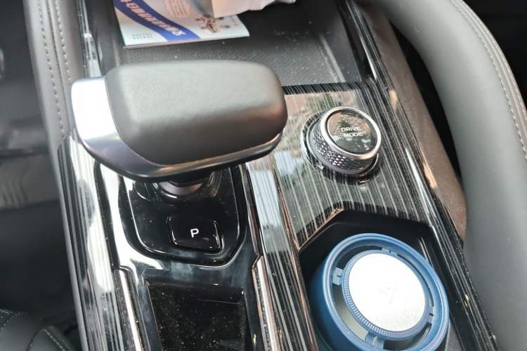 Used Geely Auto Monjaro L 2024 2.0TD DCT EVO Two-Wheel Drive Long-Range Version Gear Lever