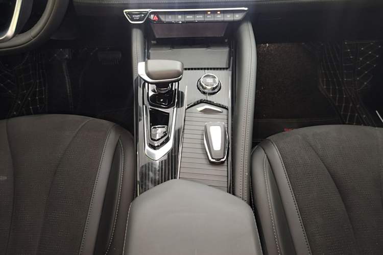 Used Geely Auto Monjaro L 2024 2.0TD High-Power Automatic Two-Wheel Drive Skyline Edition Gear Lever
