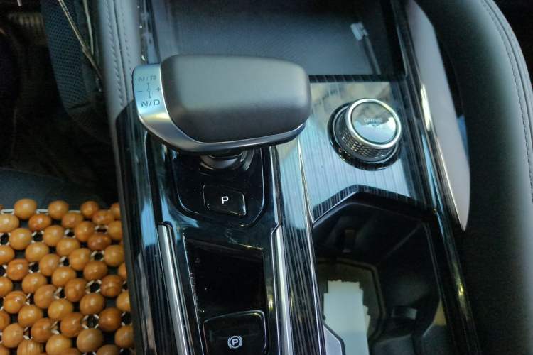 Used Geely Auto Monjaro L 2024 2.0TD DCT EVO Two-Wheel Drive Long-Range Version Gear Lever