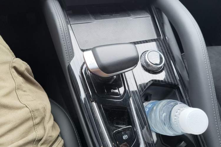 Used Geely Auto Monjaro L 2024 2.0TD High-Power Automatic Two-Wheel Drive Skyline Edition Gear Lever