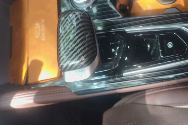 Used Geely Auto Monjaro L 2024 2.0TD High-Power Automatic Two-Wheel Drive Yunqi Version Gear Lever
