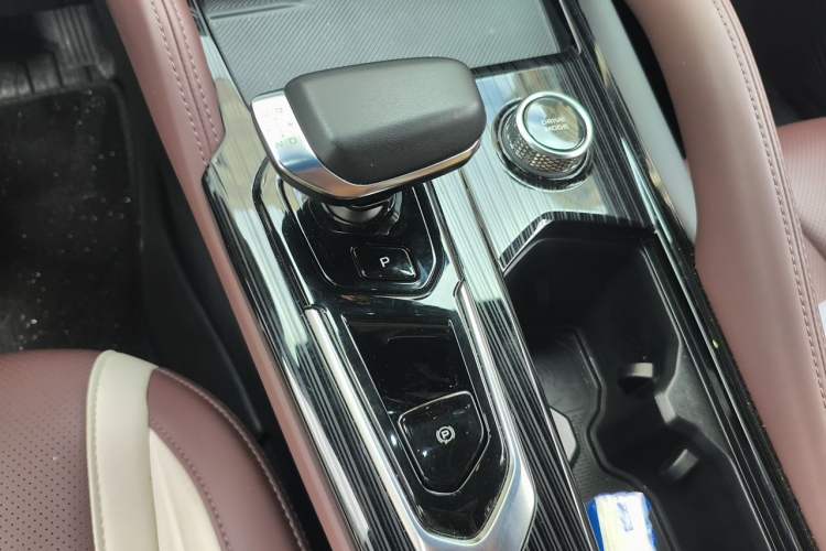 Used Geely Auto Monjaro L 2024 2.0TD High-Power Automatic Two-Wheel Drive Yunqi Version Gear Lever