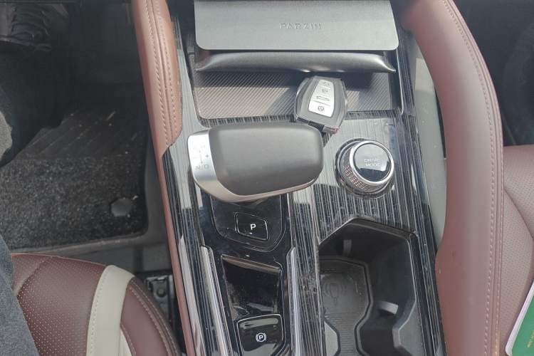 Used Geely Auto Monjaro L 2024 2.0TD High-Power Automatic Two-Wheel Drive Yunqi Version Gear Lever