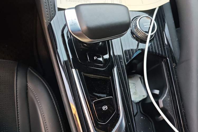 Used Geely Auto Monjaro L 2024 2.0TD High-Power Automatic Two-Wheel Drive Skyline Edition Gear Lever