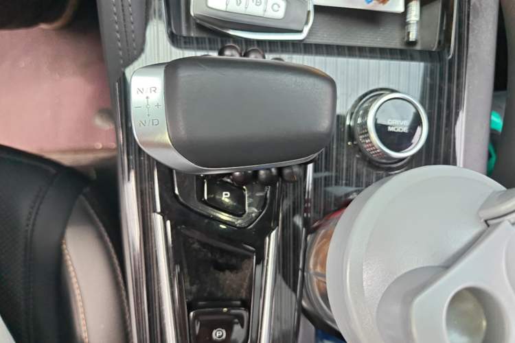Used Geely Auto Monjaro L 2024 2.0TD DCT EVO Two-Wheel Drive Long-Range Version Gear Lever