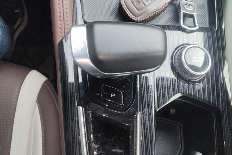 Used Geely Auto Monjaro L 2024 2.0TD High-Power Automatic Two-Wheel Drive Yunqi Version Gear Lever