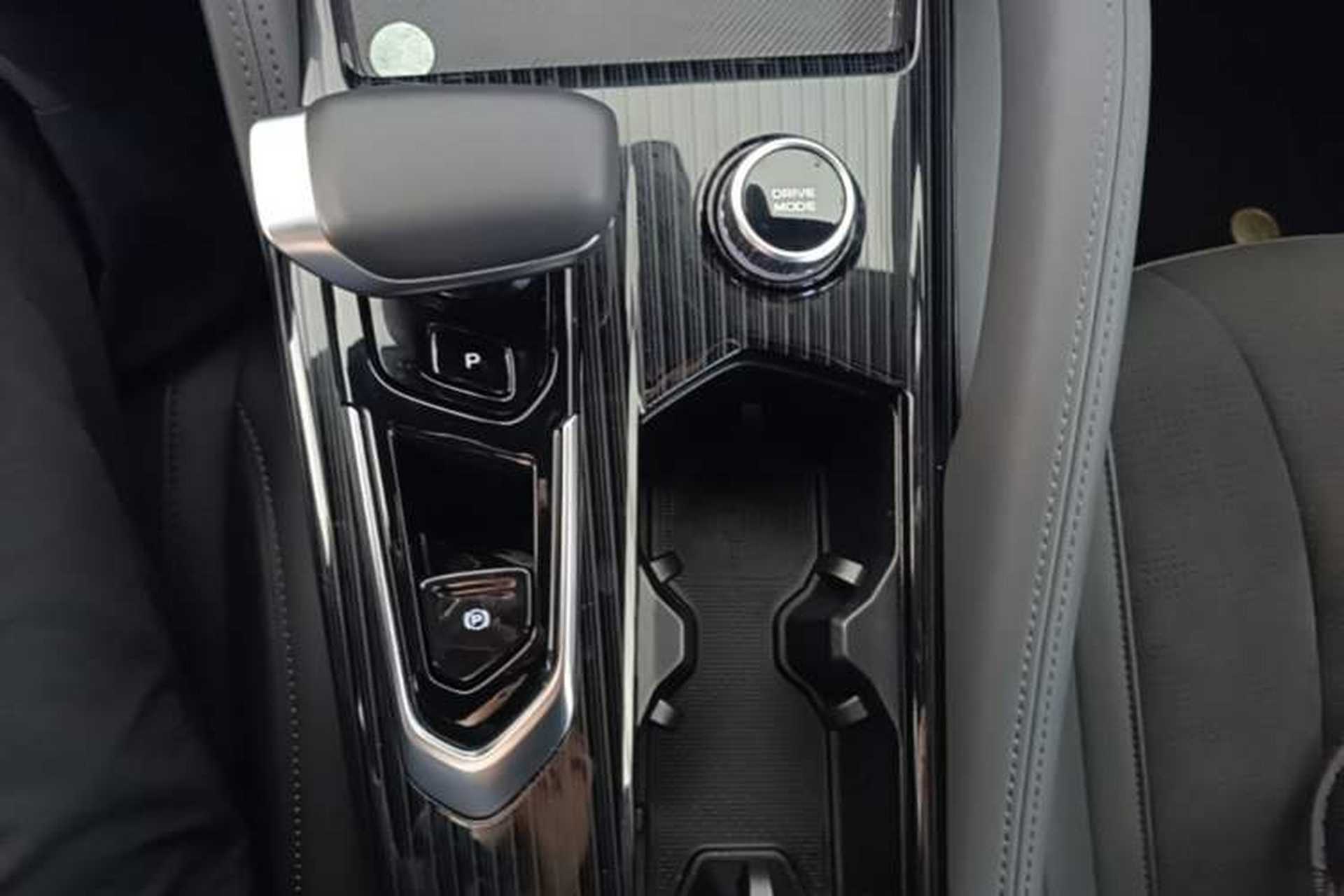 Used Geely Auto Monjaro L 2024 2.0TD High-Power Automatic Two-Wheel Drive Skyline Edition Gear Lever