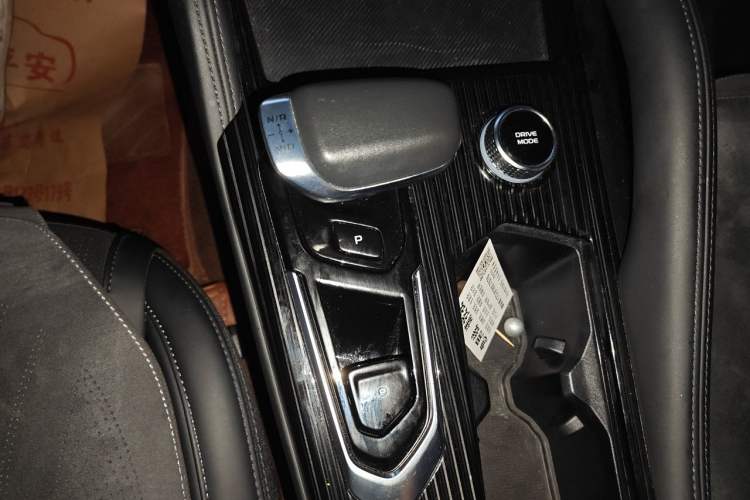 Used Geely Auto Monjaro L 2024 2.0TD High-Power Automatic Two-Wheel Drive Skyline Edition Gear Lever