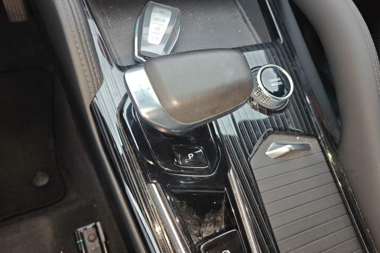 Used Geely Auto Monjaro L 2024 2.0TD DCT EVO Two-Wheel Drive Long-Range Version Gear Lever