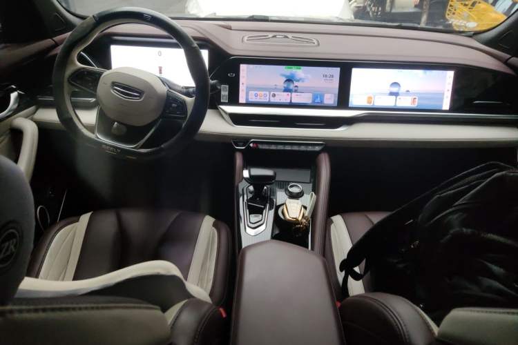 Used Geely Auto Monjaro L 2024 2.0TD High-Power Automatic Two-Wheel Drive Yunqi Version Interior 2