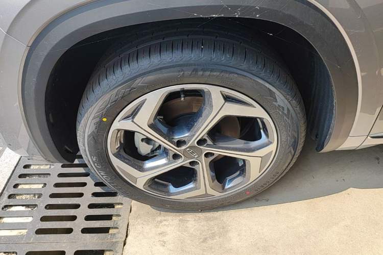 Used Geely Auto Monjaro L 2024 2.0TD DCT EVO Two-Wheel Drive Long-Range Version Left Front Wheel Hub