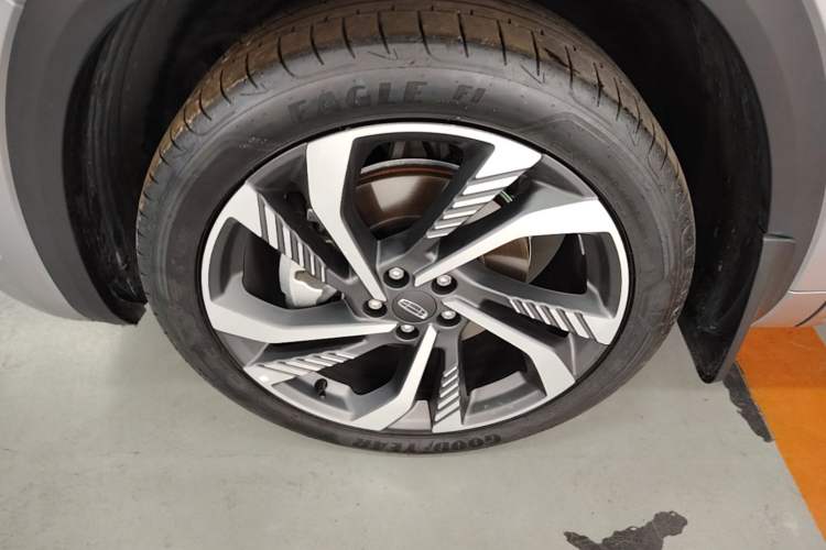 Used Geely Auto Monjaro L 2024 2.0TD High-Power Automatic Two-Wheel Drive Skyline Edition Left Front Wheel Hub