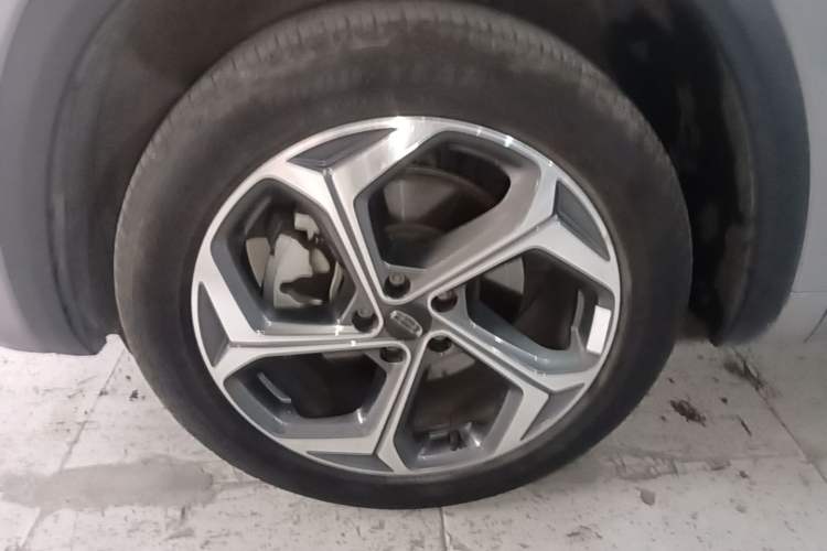 Used Geely Auto Monjaro L 2024 2.0TD High-Power Automatic Two-Wheel Drive Yunqi Version Left Front Wheel Hub