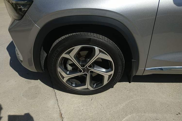 Used Geely Auto Monjaro L 2024 2.0TD High-Power Automatic Two-Wheel Drive Yunqi Version Left Front Wheel Hub