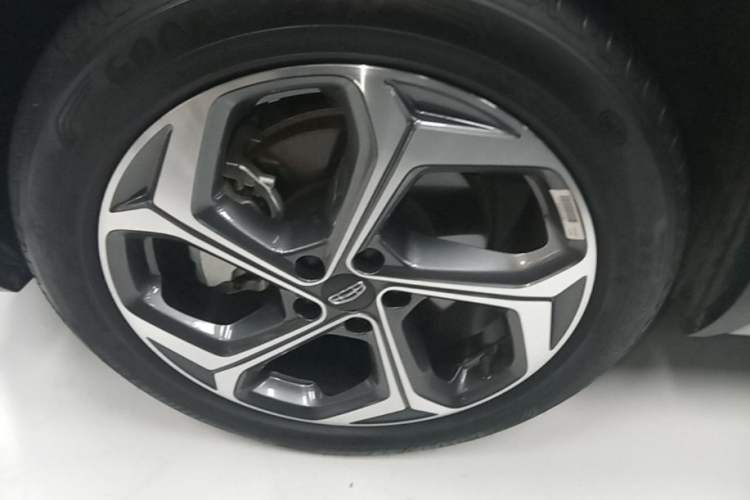 Used Geely Auto Monjaro L 2024 2.0TD High-Power Automatic Two-Wheel Drive Yunqi Version Left Front Wheel Hub