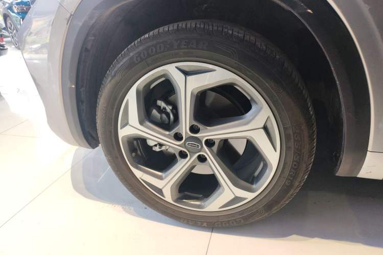 Used Geely Auto Monjaro L 2024 2.0TD High-Power Automatic Two-Wheel Drive Yunqi Version Left Front Wheel Hub