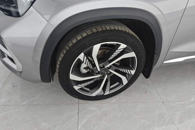 Used Geely Auto Monjaro L 2024 2.0TD High-Power Automatic Two-Wheel Drive Skyline Edition Left Front Wheel Hub