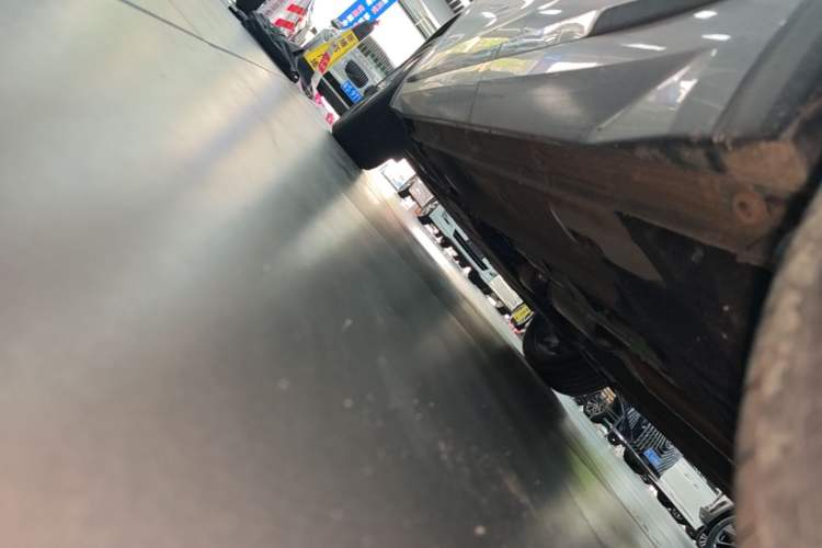 Used Geely Auto Monjaro L 2024 2.0TD DCT EVO Two-Wheel Drive Long-Range Version Left Side Sill