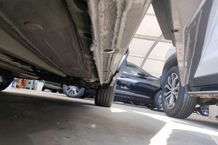 Used Geely Auto Monjaro L 2024 2.0TD DCT EVO Two-Wheel Drive Long-Range Version Left Side Sill