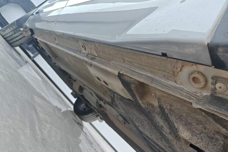 Used Geely Auto Monjaro L 2024 2.0TD High-Power Automatic Two-Wheel Drive Skyline Edition Left Side Sill