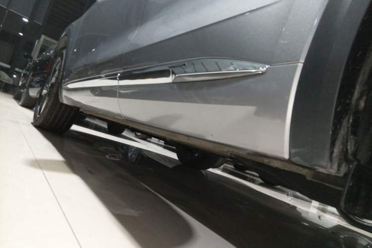 Used Geely Auto Monjaro L 2024 2.0TD DCT EVO Two-Wheel Drive Long-Range Version Left Side Sill