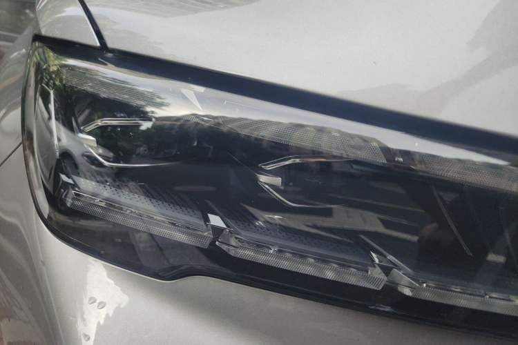 Used Geely Auto Monjaro L 2024 2.0TD High-Power Automatic Two-Wheel Drive Skyline Edition Right Front Headlight