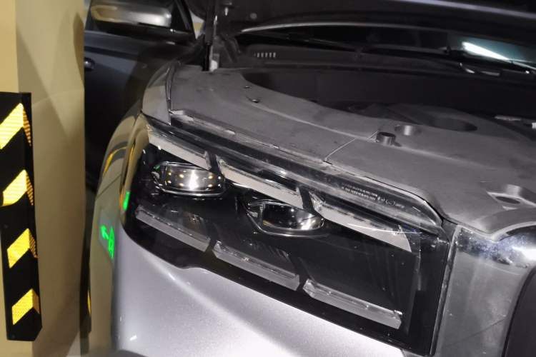 Used Geely Auto Monjaro L 2024 2.0TD High-Power Automatic Two-Wheel Drive Yunqi Version Right Front Headlight