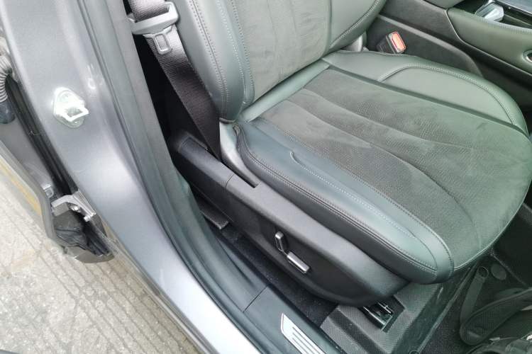 Used Geely Auto Monjaro L 2024 2.0TD High-Power Automatic Two-Wheel Drive Skyline Edition Right Front Seat