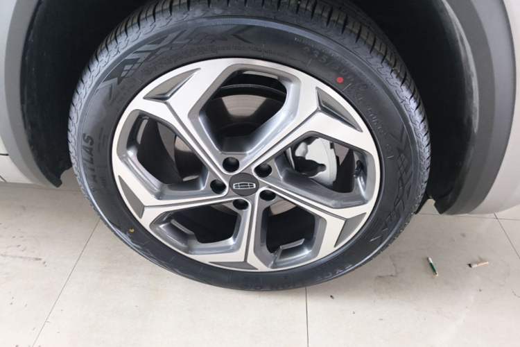 Used Geely Auto Monjaro L 2024 2.0TD DCT EVO Two-Wheel Drive Long-Range Version Right Front Wheel Hub