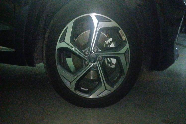 Used Geely Auto Monjaro L 2024 2.0TD High-Power Automatic Two-Wheel Drive Yunqi Version Right Front Wheel Hub
