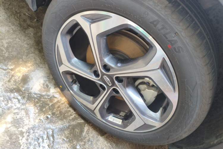 Used Geely Auto Monjaro L 2024 2.0TD DCT EVO Two-Wheel Drive Long-Range Version Right Front Wheel Hub