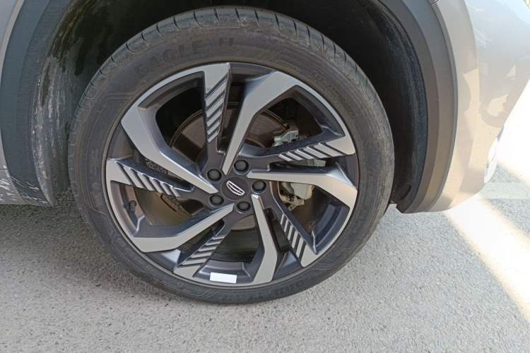 Used Geely Auto Monjaro L 2024 2.0TD High-Power Automatic Two-Wheel Drive Skyline Edition Right Front Wheel Hub