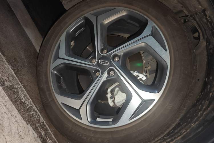 Used Geely Auto Monjaro L 2024 2.0TD High-Power Automatic Two-Wheel Drive Yunqi Version Right Front Wheel Hub