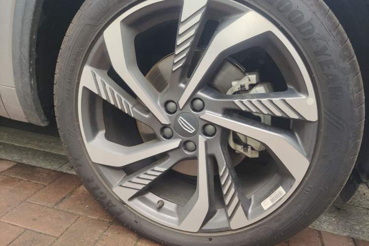 Used Geely Auto Monjaro L 2024 2.0TD High-Power Automatic Two-Wheel Drive Skyline Edition Right Front Wheel Hub