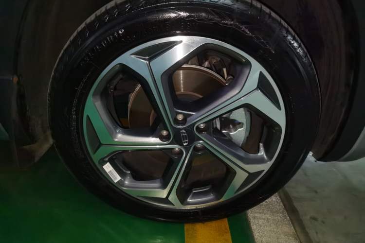Used Geely Auto Monjaro L 2024 2.0TD DCT EVO Two-Wheel Drive Long-Range Version Right Front Wheel Hub