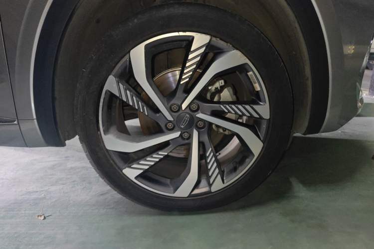 Used Geely Auto Monjaro L 2024 2.0TD High-Power Automatic Two-Wheel Drive Skyline Edition Right Front Wheel Hub