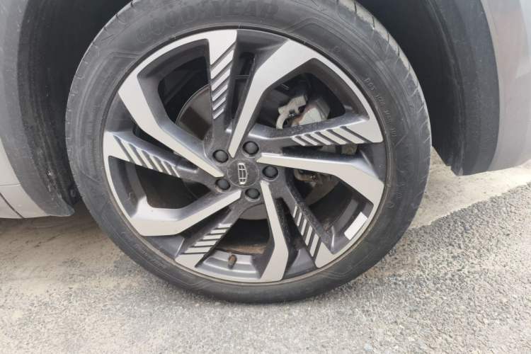 Used Geely Auto Monjaro L 2024 2.0TD High-Power Automatic Two-Wheel Drive Skyline Edition Right Front Wheel Hub