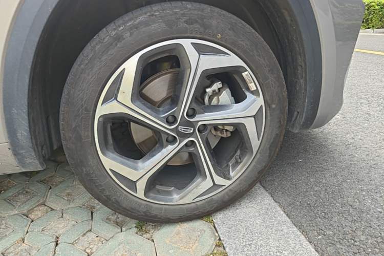 Used Geely Auto Monjaro L 2024 2.0TD DCT EVO Two-Wheel Drive Long-Range Version Right Front Wheel Hub