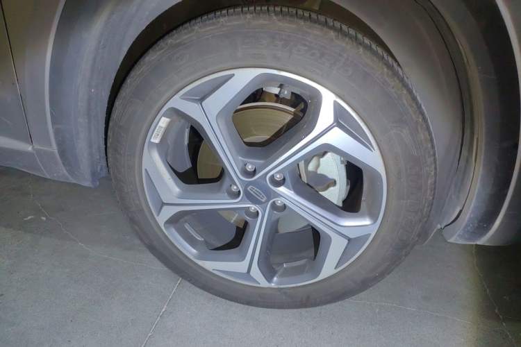 Used Geely Auto Monjaro L 2024 2.0TD High-Power Automatic Two-Wheel Drive Yunqi Version Right Front Wheel Hub