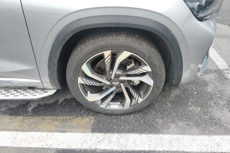 Used Geely Auto Monjaro L 2024 2.0TD High-Power Automatic Two-Wheel Drive Skyline Edition Right Front Wheel Hub