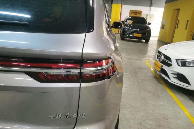Used Geely Auto Monjaro L 2024 2.0TD High-Power Automatic Two-Wheel Drive Yunqi Version Right Rear Taillight