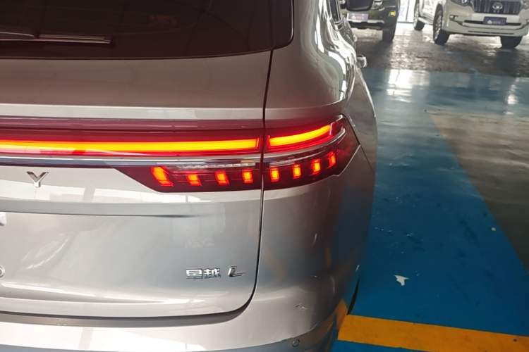 Used Geely Auto Monjaro L 2024 2.0TD DCT EVO Two-Wheel Drive Long-Range Version Right Rear Taillight