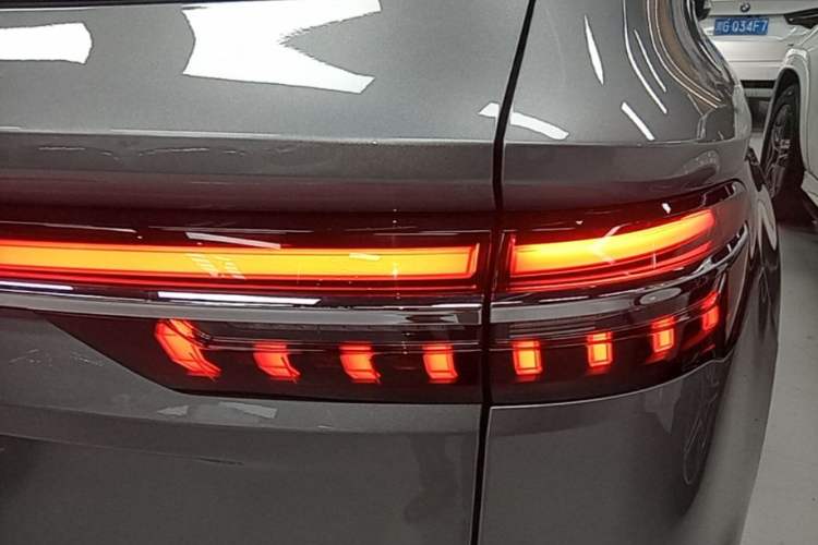 Used Geely Auto Monjaro L 2024 2.0TD High-Power Automatic Two-Wheel Drive Yunqi Version Right Rear Taillight