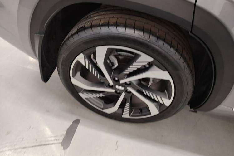Used Geely Auto Monjaro L 2024 2.0TD High-Power Automatic Two-Wheel Drive Skyline Edition Right Rear Wheel Hub