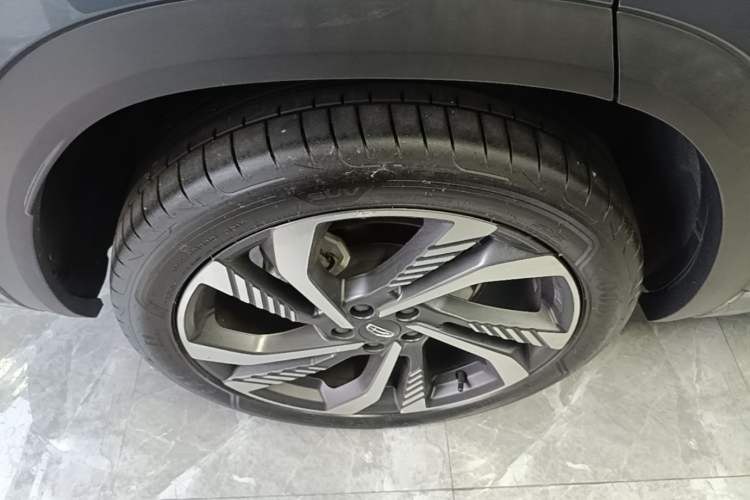 Used Geely Auto Monjaro L 2024 2.0TD High-Power Automatic Two-Wheel Drive Skyline Edition Right Rear Wheel Hub