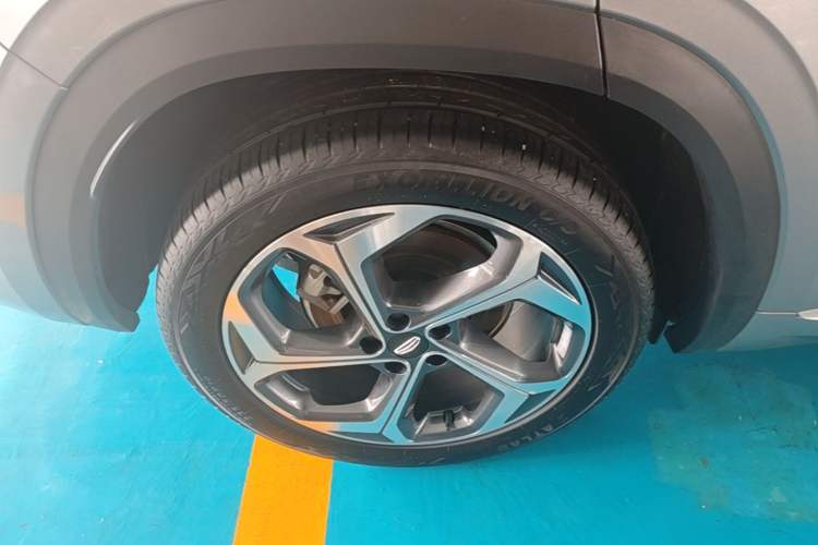 Used Geely Auto Monjaro L 2024 2.0TD DCT EVO Two-Wheel Drive Long-Range Version Right Rear Wheel Hub