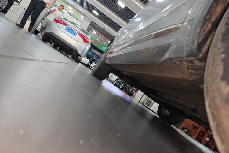 Used Geely Auto Monjaro L 2024 2.0TD DCT EVO Two-Wheel Drive Long-Range Version Right Side Sill