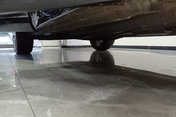 Used Geely Auto Monjaro L 2024 2.0TD High-Power Automatic Two-Wheel Drive Skyline Edition Right Side Sill