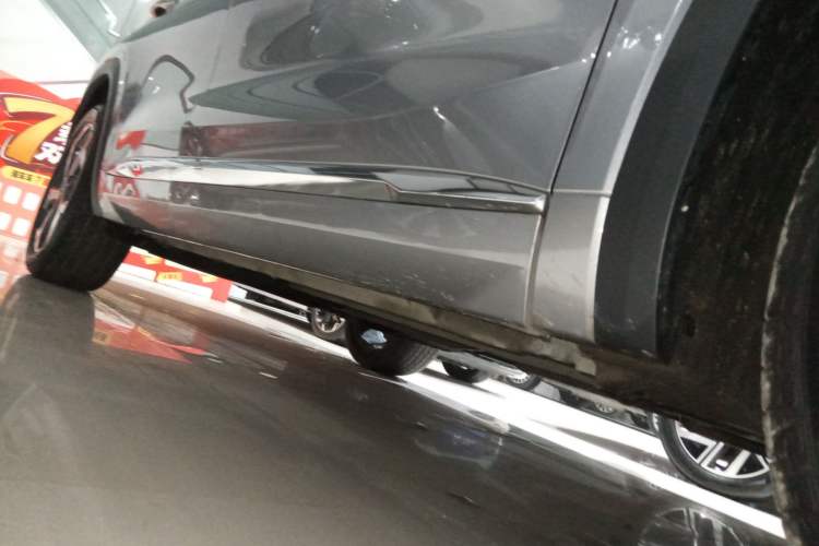 Used Geely Auto Monjaro L 2024 2.0TD DCT EVO Two-Wheel Drive Long-Range Version Right Side Sill